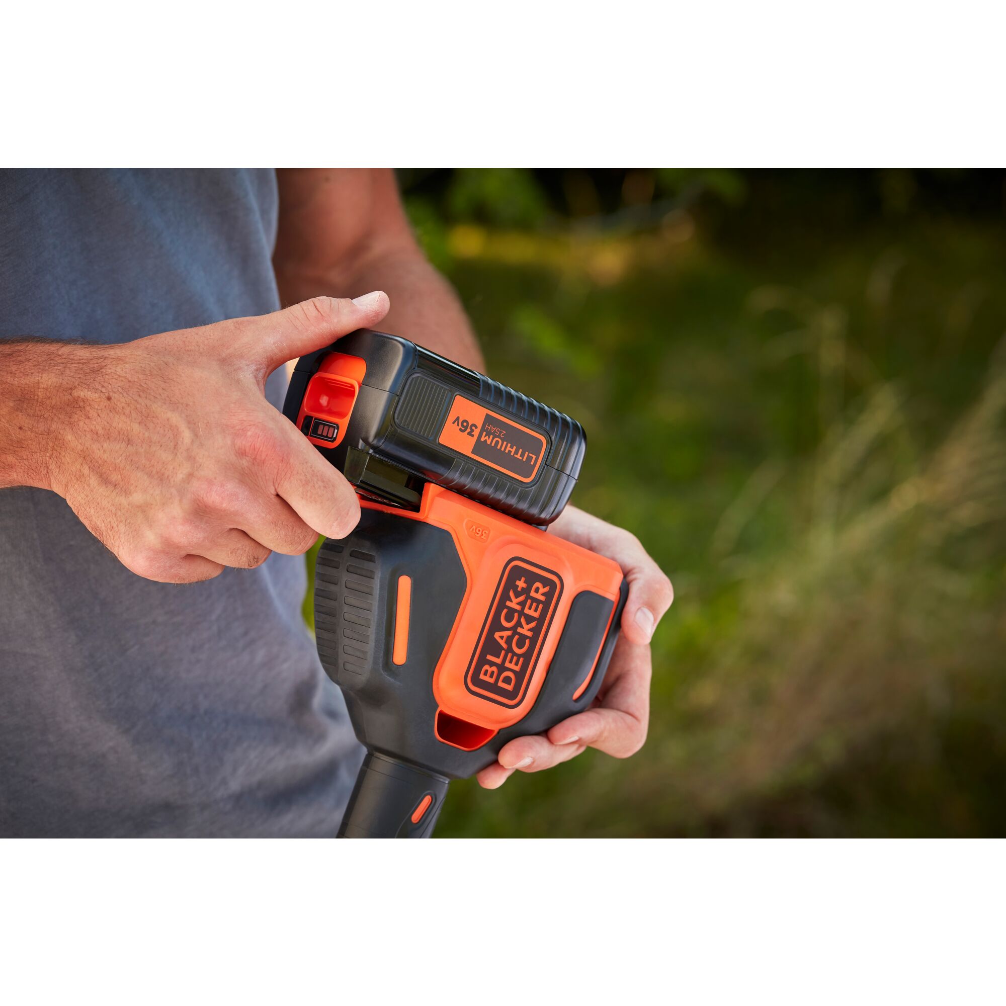 36V Cordless 2.5Ah 33cm POWERCOMMAND Strimmer BLACK DECKER