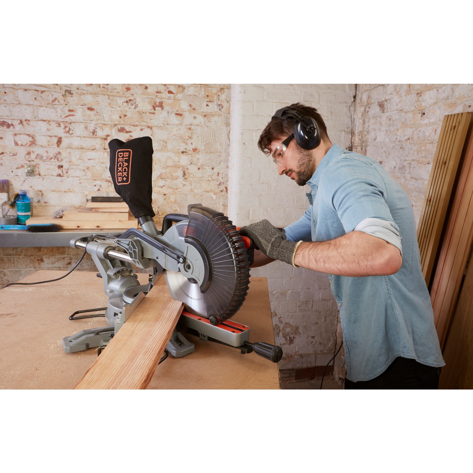 2100W 254mm Single Bevel Slide Mitre Saw BLACK DECKER