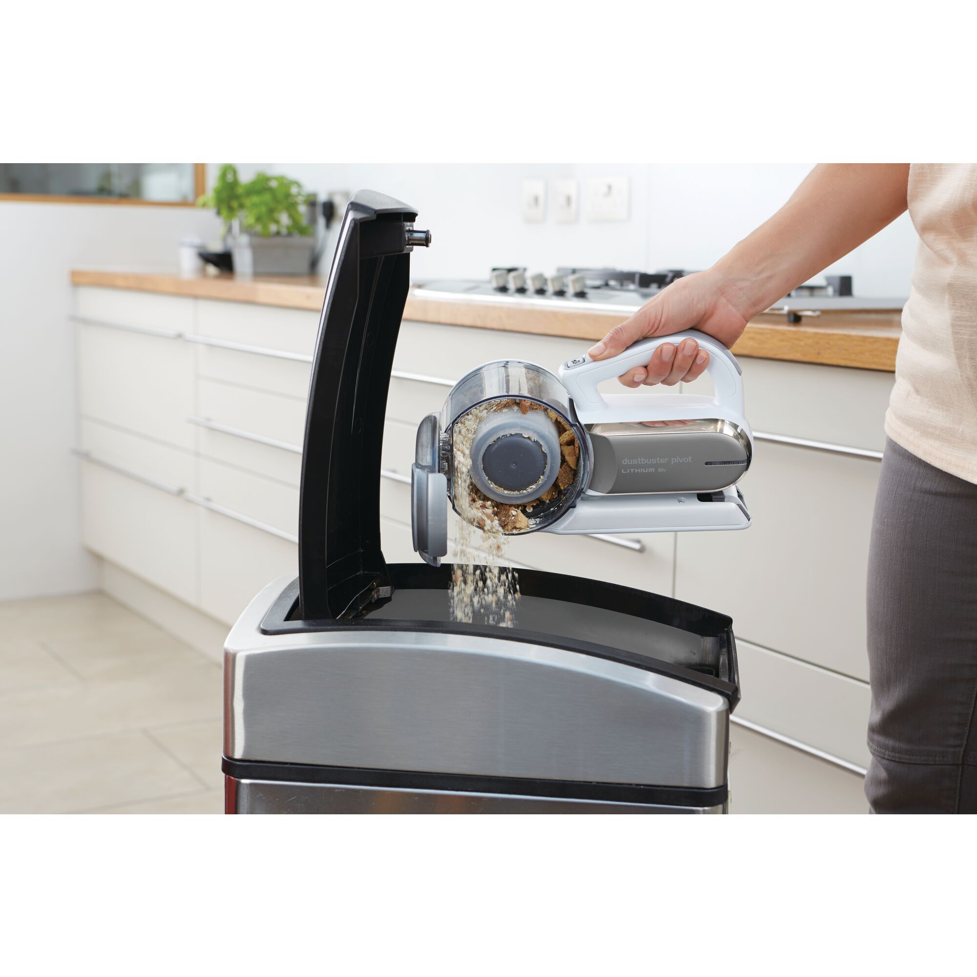 Black and decker best sale dustbuster pivot 18v battery